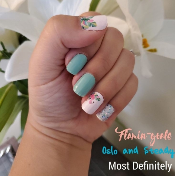 Color Street Nail Polish Strips in Flamin-goals - Picture 3 of 3